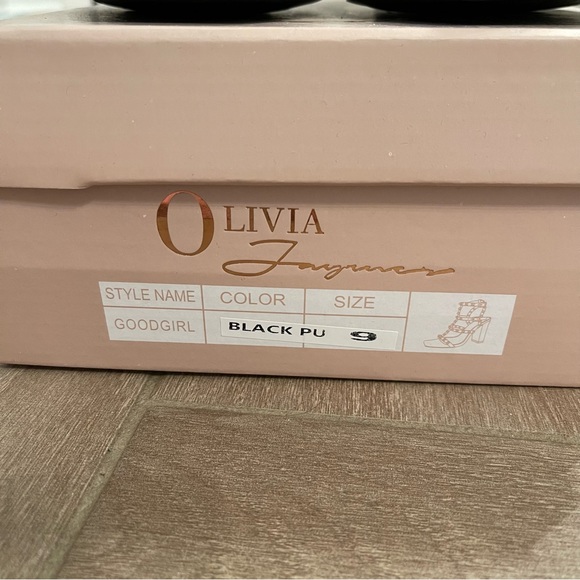 New in Box Black Studded Heels, Size 9 - Picture 6 of 6